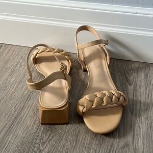 7.5 nude heels